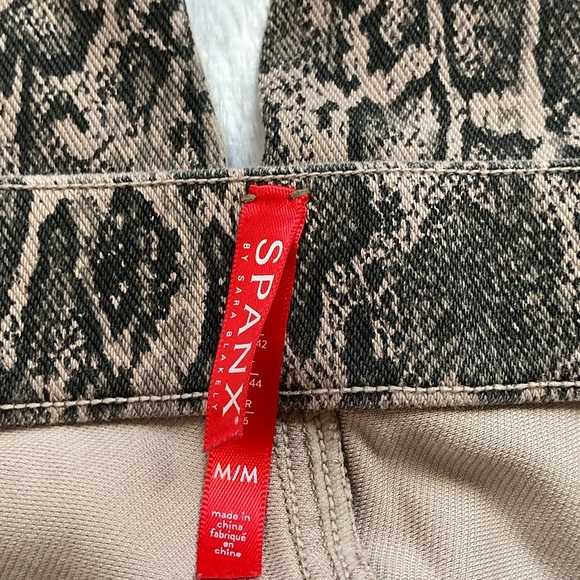 Like New Spanx Taupe Snakeskin Jean-ish Ankle Leggings - Picture 9 of 9